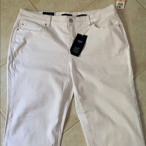 Charter Club Bristol Skinny Ankle white jeans. NWT